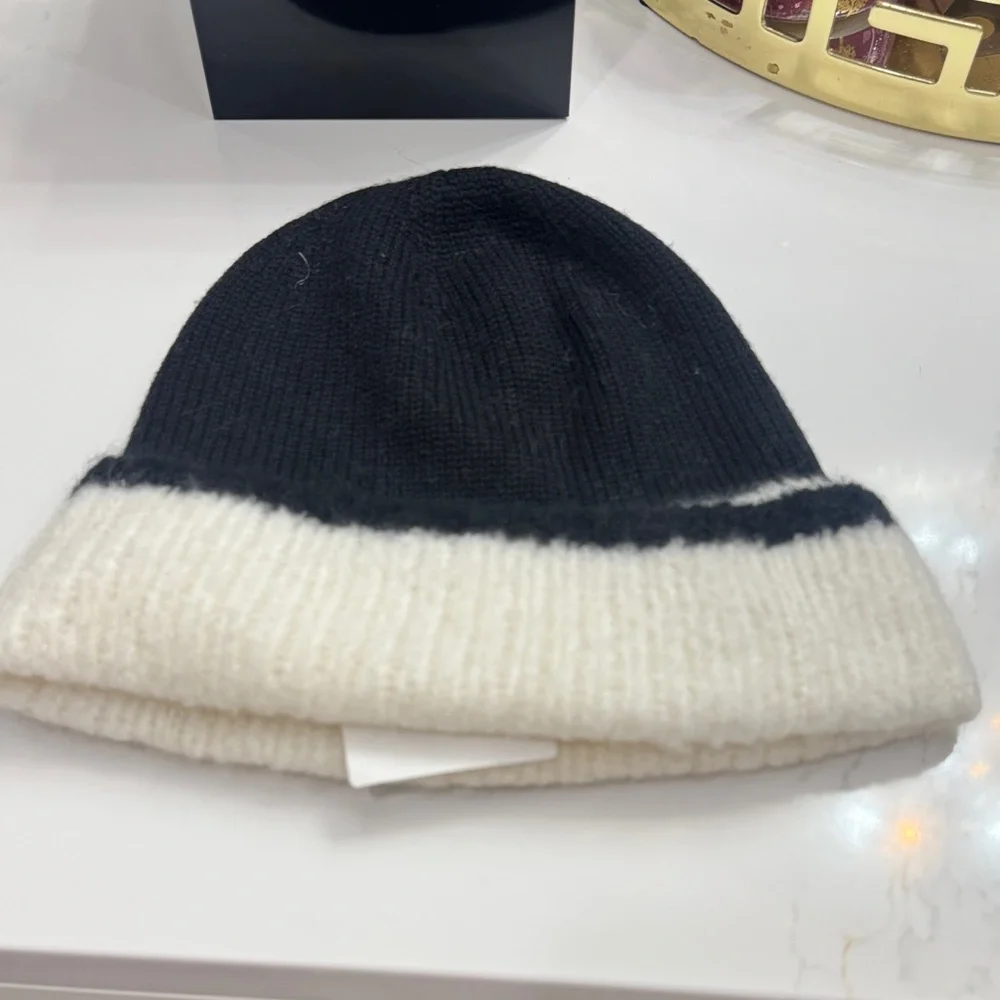 CHANEL Two-Tone Black and White Beanie - Picture 3 of 7